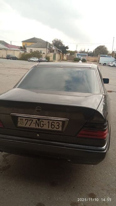barter avto: Mercedes-Benz E 220: 2.2 l | 1995 il — 4