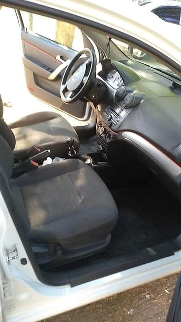 opel vectra c 2003: Ağ rəngli kompakt sedan Texniki və dizayn xüsusiyyətləri: - Kuzov: 4 — 5