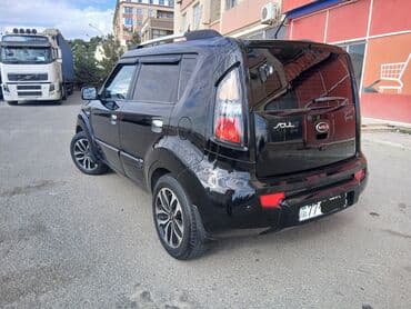 volkswagen touareg qiymeti: Kia Soul: 1.6 l | 2009 il Krossover — 6