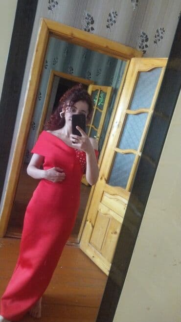 dress: Qırmızı ziyafət/gecə donu - Model: çiyin açıq, “off-shoulder” kəsim - — 1