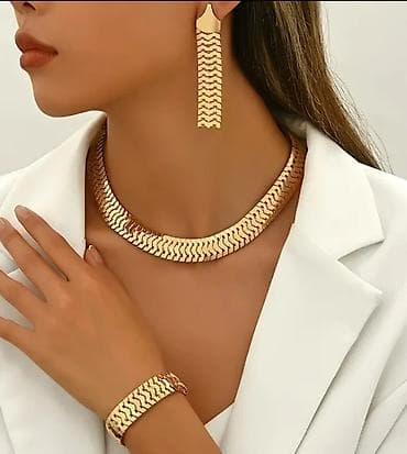 Çantalar: Qızılı rəngli zərgərlik dəstləri 1) Zəncirvari teksturalı dəst - — 1