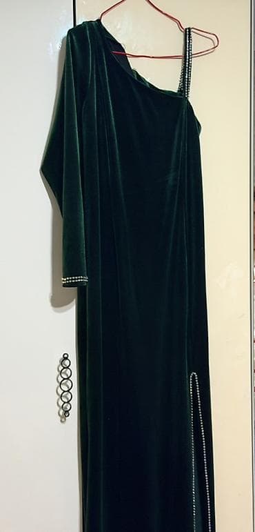 nigah donu: Tünd yaşıl məxmər gecə/libas - Uzun, axıcı siluet - Bir çiyin açıq — 2