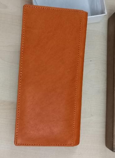 pul kiseleri: Təmiz dəri cüzdan.Hədiyyəlik mal.
Çox keyfiyyətli — 3