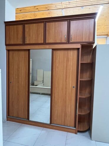 İşlənmiş, Dəhliz dolabı