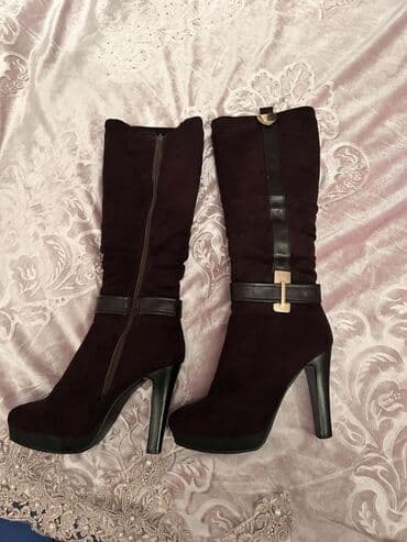 ayaqab: Qadın yüksək dabanlı çəkmələr 250 dollara rusiyyadan alınıb. Bircə — 1