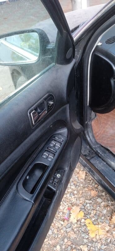 sumqayıt heyet evi type 1: Volkswagen Passat sedan - Kuzov: sedan, qara rəng - Nömrə: 90-XC-363 — 5