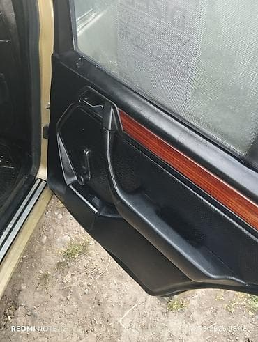 traktor satiwi: Mercedes-Benz W124 sedan - Kuzov: qızılı rəng, 4 qapı, arxa işıqlar — 4