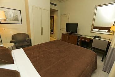 nefclerde kiraye ev: Hotel bir gun 20 azn — 1