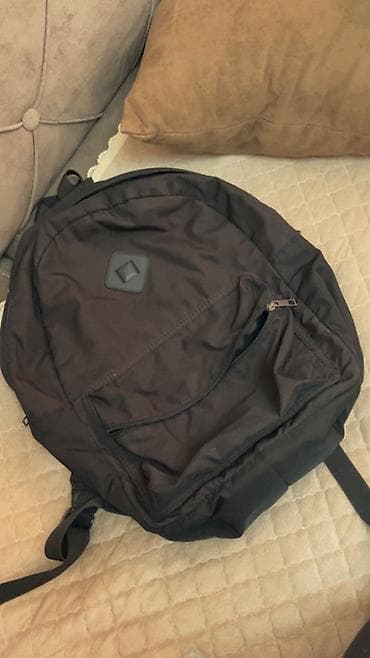 Qara rəngli gündəlik bel çantası 1 ildi işledmirem deye satiram -