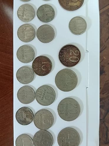 Əskinaslar: Satışda müxtəlif dövrlərə aid köhnə pullar var: ​Müstəqilliyin ilk — 5