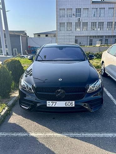 d1s led: Mercedes-Benz E-Class Sedan – qara rəng, AMG üslublu eksteryer paketi — 2