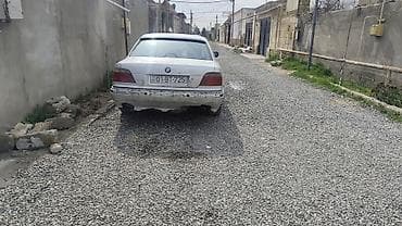 kreditle avtomobillerin satisi: BMW 7 Series sedan (E38) – gümüşü rəngdə, 4 qapılı, arxa ötürücülü — 5