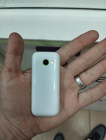 mini pc: CORN B313 Mini düyməli telefon telefon Xüsusiyyətlər: - Ultra-kompakt — 3
