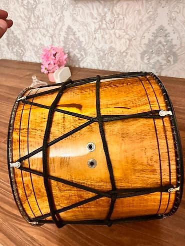 darbuka satış: Temiz qoz ağacindandi matreali,Mikrafonuda varOzu ise agir ve ele — 4