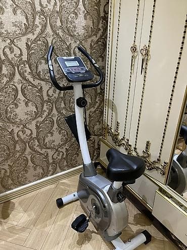 BodyFit stasionar velotrenajor - LCD ekranlı idarə paneli: vaxt