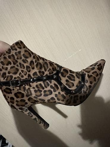 Leopard naxışlı qadın botları - Model: incə burunlu, nazik hündür