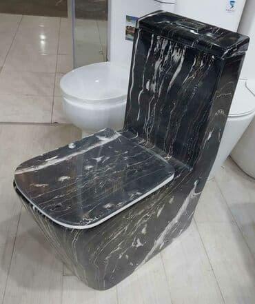 биде накладка на унитаз: Qara mərmər görünüşlü unitaz. Müasir dizaynı ilə vanna otağına — 1