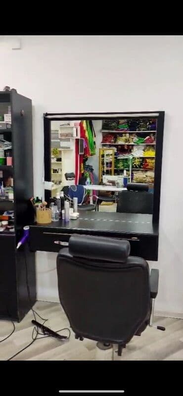 bərbər guzgusu: Salon mebeli dəsti – vizaj və bərbər iş sahəsi Tərkib: - 2 ədəd böyük — 3