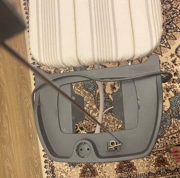 lovhə satılır: Ütü madası satılır Zolaqlı ağ parça örtüyü olan yığcam ütü masası. Bu — 2