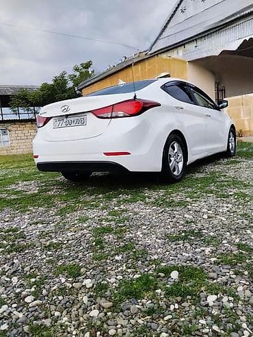 mercedes g class: Hyundai Elantra: 1.8 l | 2014 il Sedan — 3