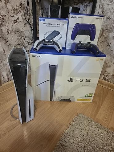 1.PlayStation 5 slim 2. DualSense 2 ədəd 3. PS5 slim üçün dairəvi