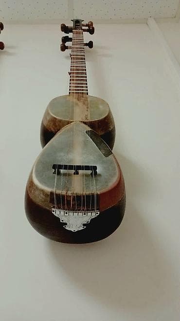 tar qabı: Tar – Azərbaycan milli simli musiqi aləti Xüsusiyyətlər: - Korpus — 8