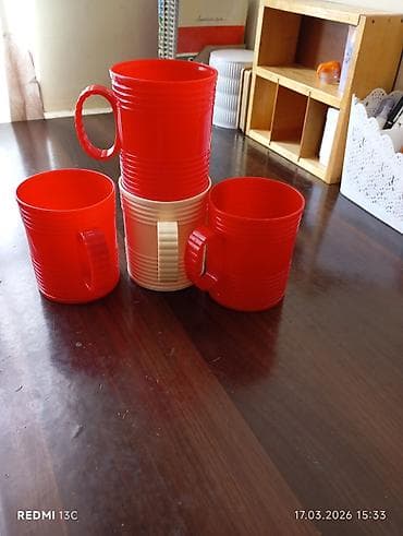 Plastik fincan dəsti - Dəst: 4 ədəd fincan - Rənglər: 3 ədəd qırmızı lalafo.az -da Plastik fincan dəsti - Dəst: 4 ədəd fincan - Rənglər: 3 ədəd qırmızı