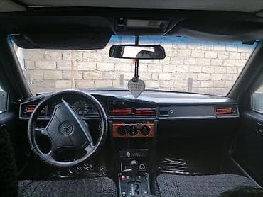 scooter xiaomi pro 2: Mercedes-Benz 190 (W201): 2 l | 1993 il Sedan — 7