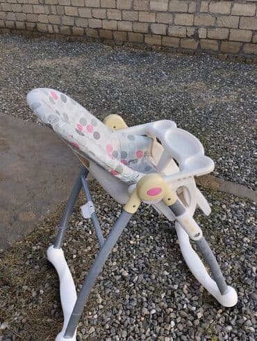 mekteb cantalari qiz ucun: Uşaq yemək stulu - Rəng: ağ/gri çərçivə, çəhrayı-boz nöqtəli parça — 10