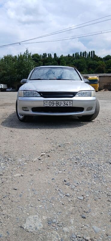 traktor qosqularin satisi: Gümüşü rəngdə "Opel Vectra" modeli, idman görünüşlü arxa spoyler və — 4