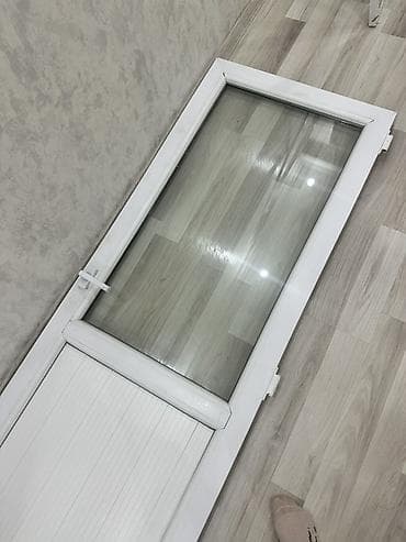 ev qapsl: Qiymət: 60 manat Ağ rəngli PVC balkon/eyvan qapısı - Material: PVC — 2