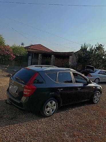 opel vektra a: Kia Ceed: 1.4 l | 2009 il Universal — 4