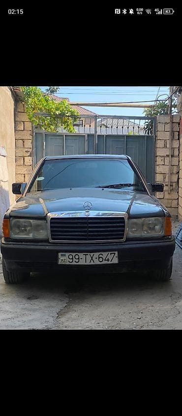 07 kapotu: Mercedes-Benz 190 (W201): 1.8 l | 1990 il Sedan — 3