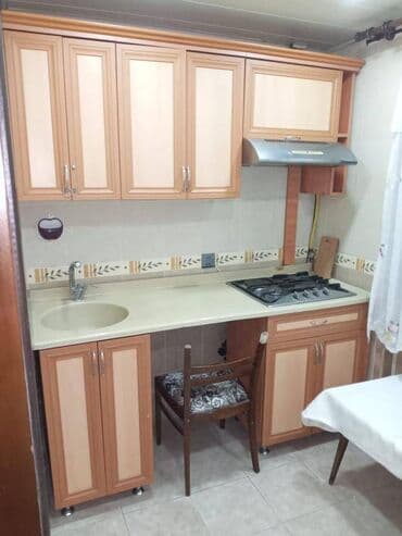 bine qesebesinde ev: Nizami rayonu,Qara Qarayev metrosu,5 mərtəbənin,2-ci mərtəbəsində 2 — 5