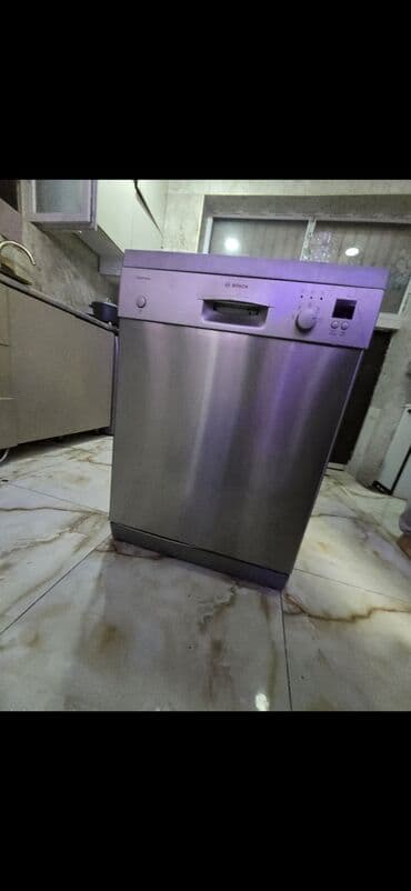 qara qarayev: Xırdalan şəhərində yerləşən Texnikoma və 3 nömrəli məktəb yaxınlığında — 9