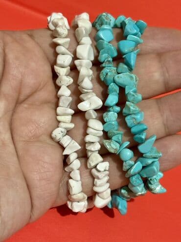 gümüş qolbaqlar qadin üçün: Təbii firuzə daşlardan hazırlanmış 2 ədəd boyunbağı dəsti. İkisi — 5