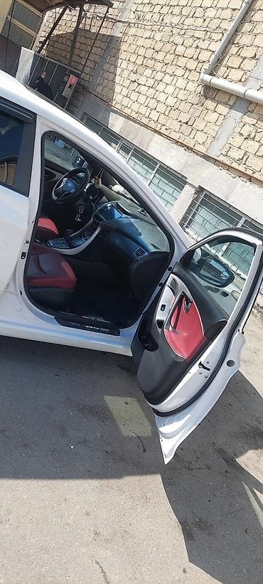 ravon r3 kredit: Hyundai Elantra sedan – ağ rəng, idman üslubunda tam body-kit ilə — 3