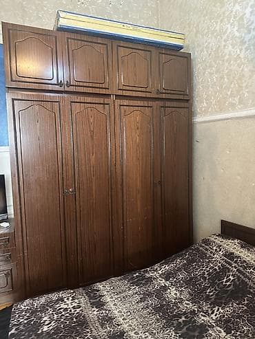 Yataq otağı mebel dəsti satılır. Dəstə şəkildə görünən əsas hissələr — 1