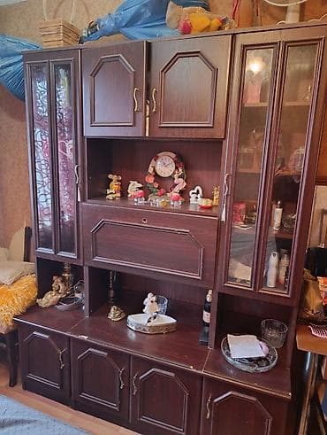 Qonaq otağı üçün mebel dəsti Tərkib: - Böyük divar seksiyası: tünd