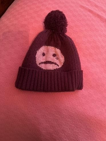 Pomponlu toxunma qış papağı - Rəng: tünd bənövşəyi (üz hissəsində