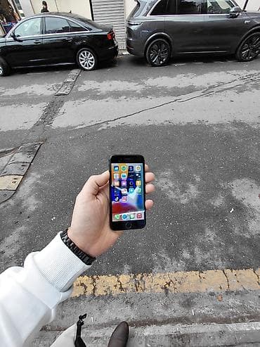 IPhone 7, 32 GB, Jet Black, Barmaq izi