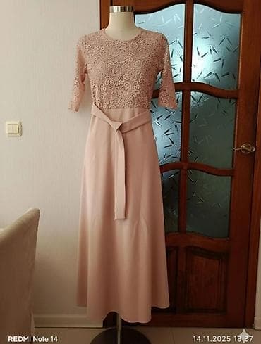 gupurlu donlar: Zərif pudra rəngli uzun don - Model: beldən kəsimli, A-kesim ətək — 2