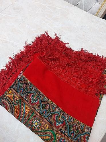 Qırmızı şal/örtük – milli naxışlı Qedimdi tezedi - Material: yüngül