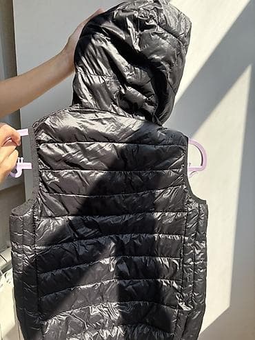 qara jaket: Qara kapüşonlu yüngül jilet - Model: quilted/puf jilet, kapüşonlu - — 3