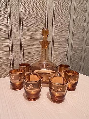 servis desti: Şüşə qrafin və stəkan dəsti - Tərkib: 1 ədəd qapaqlı qrafin + 6 ədəd — 1