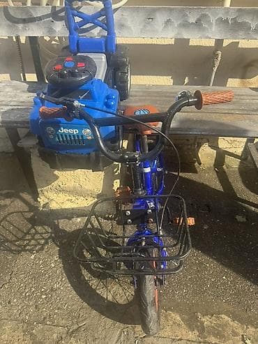 Uşaq velosipedi və plastik oyuncaq “Jeep” maşını dəsti. Velosiped: - — 1