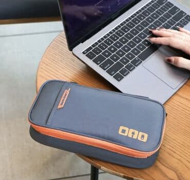 komputer notebook: Portativ səyahət təşkilatçı çantası, pasportlar, şəxsiyyət vəsiqələri — 3