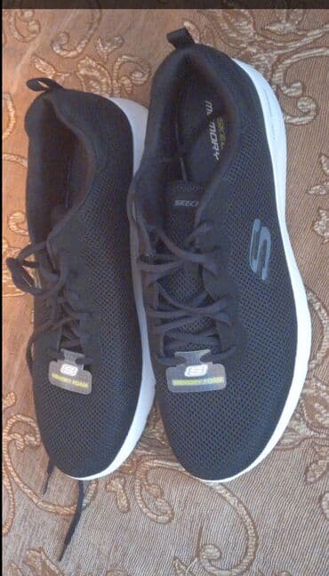 böyük ölçülü kişi tolstovkaları: Skechers brendinin qara rəngli uniseks idman ayaqqabıları. Bu — 4