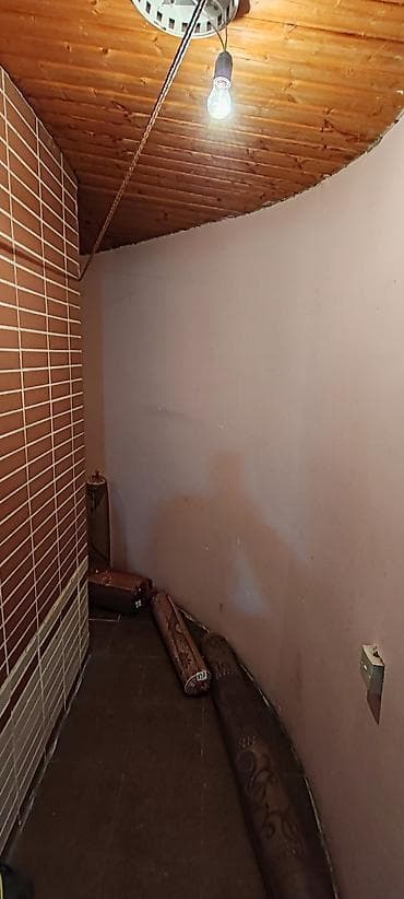 1 gunluk ev: Kirayə üçün 1 otaqlı, ayrı girişli kiçik mənzil. Xüsusiyyətlər: - — 4