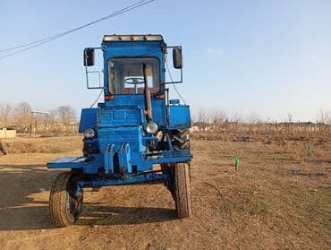 Bu universal traktor geniş kənd təsərrüfatı və tikinti işləri üçün